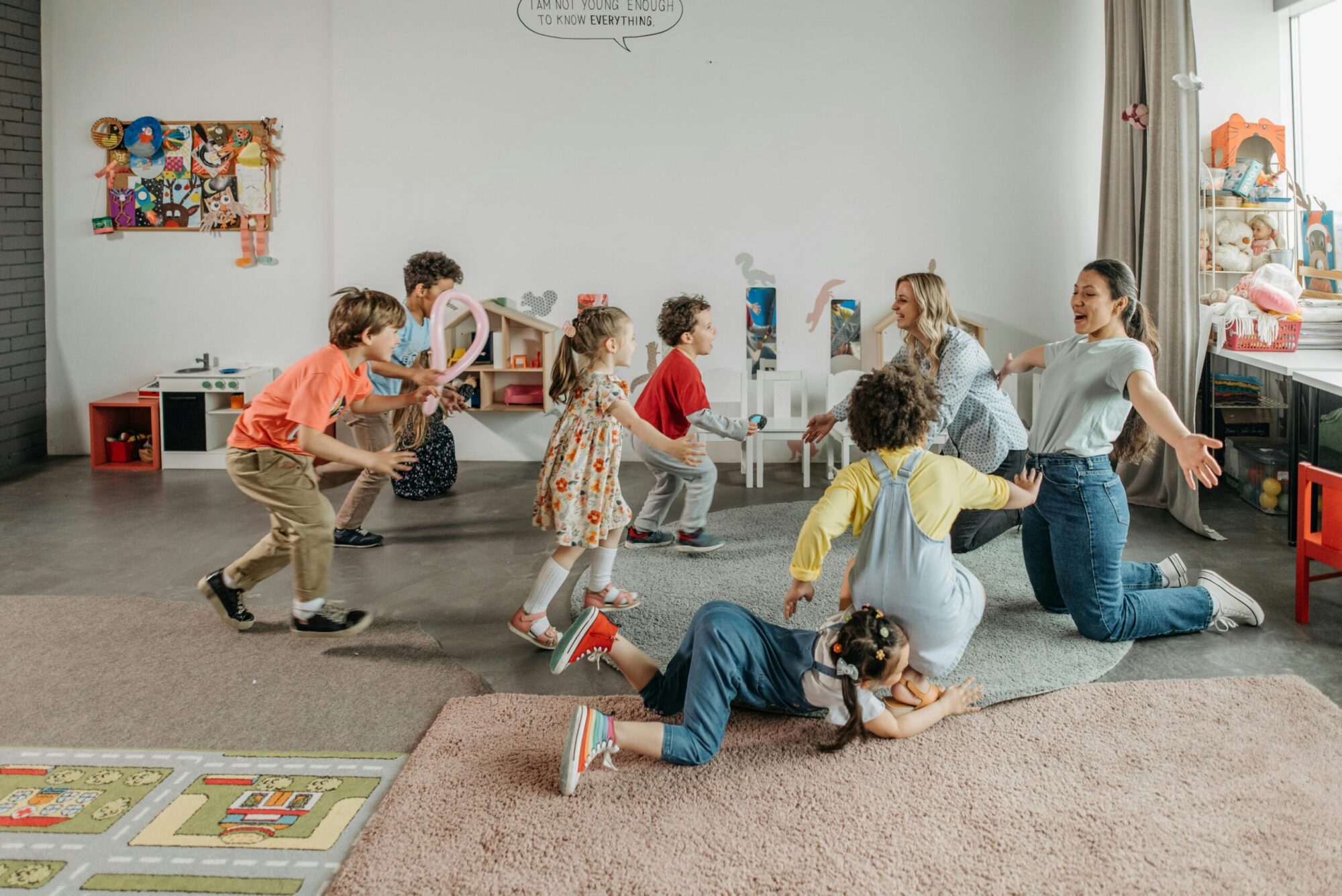 Social Skills Training (TUS) for children is a specialized group class designed to support the development of social and emotional skills. image courtesy Pexels