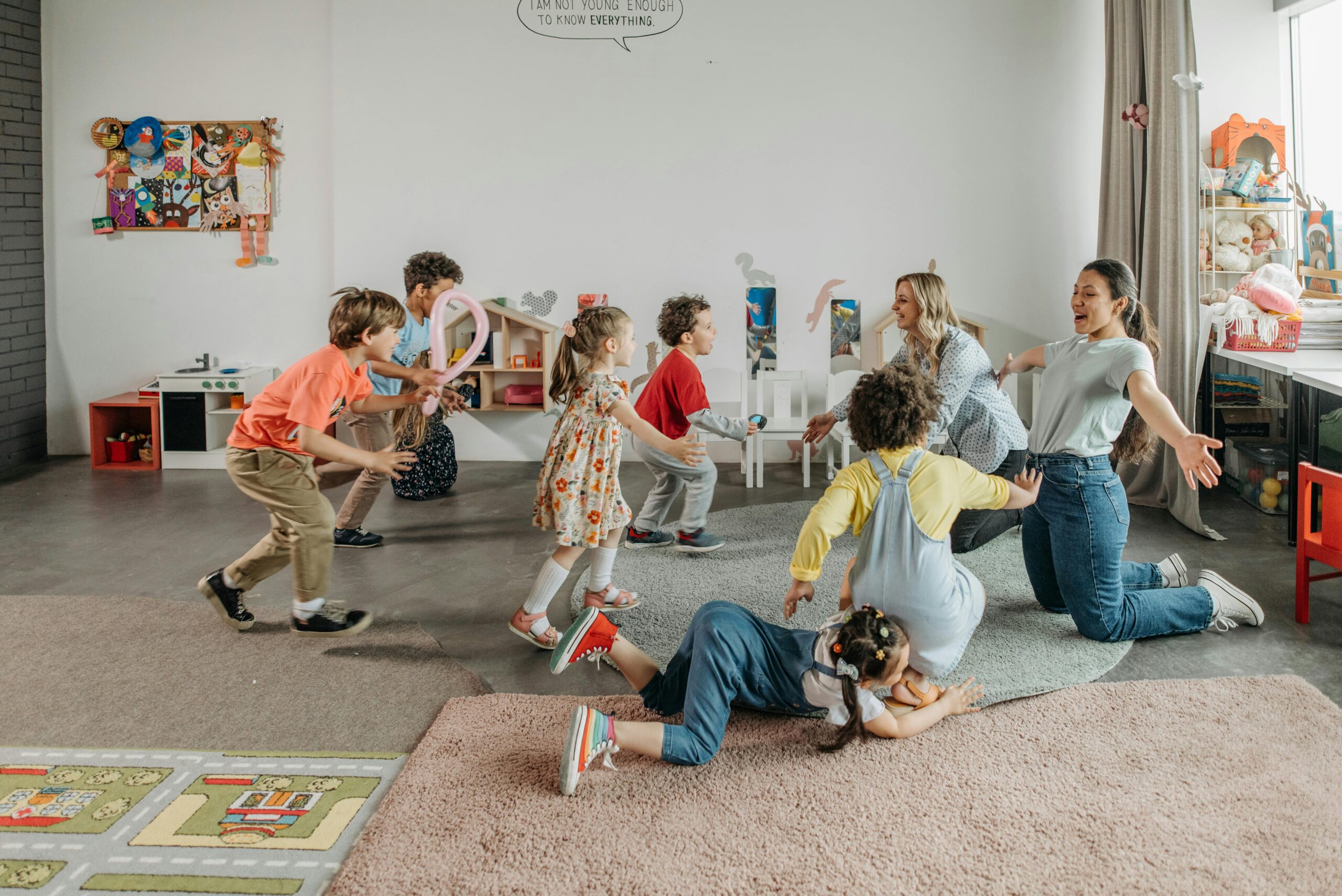 Social Skills Training (TUS) for children is a specialized group class designed to support the development of social and emotional skills. image courtesy Pexels
